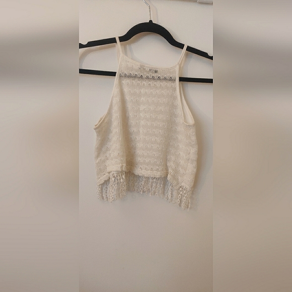 Asymmetrical crochet crop top - Picture 3 of 3